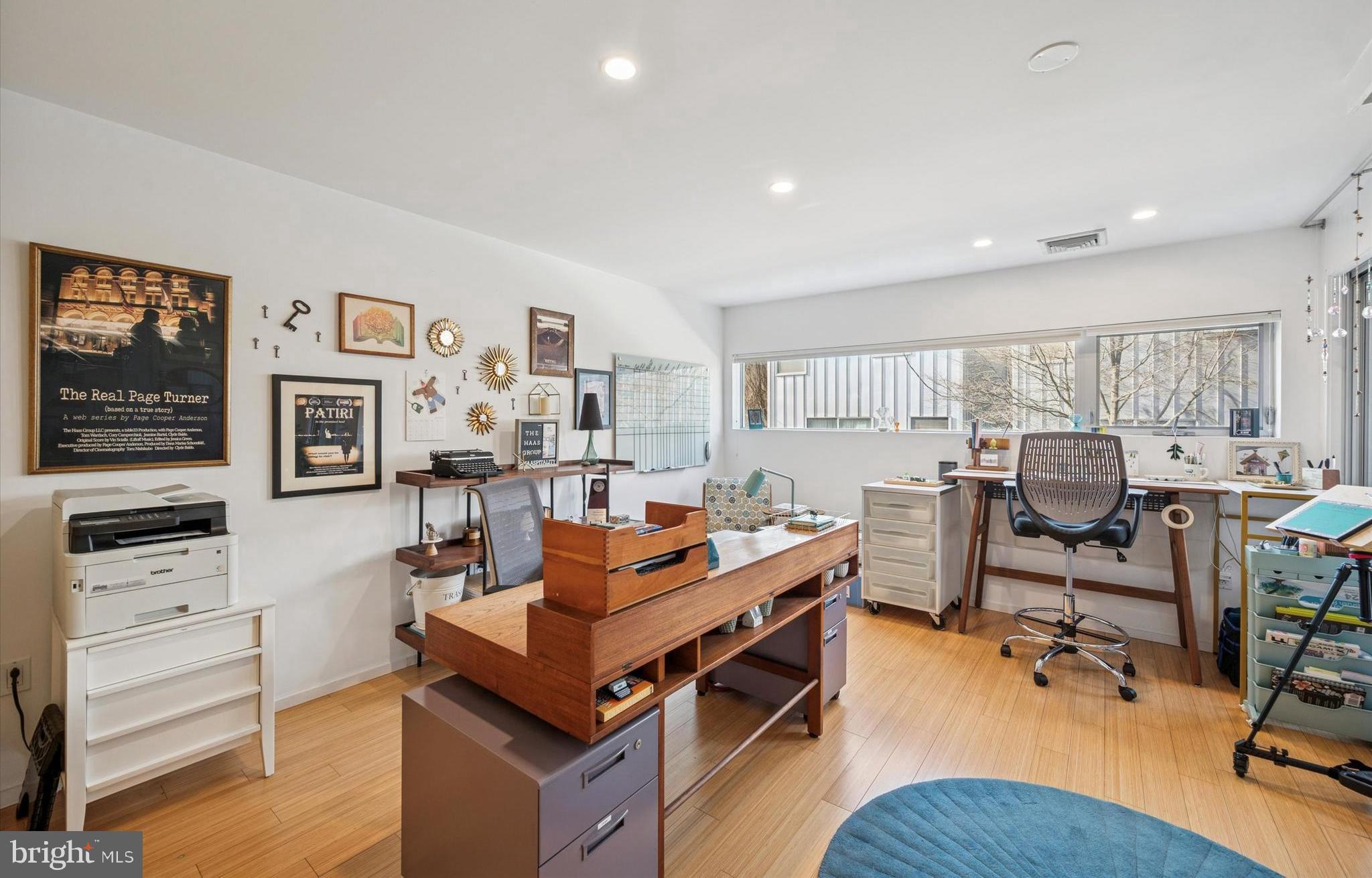 953 N AMERICAN STREET