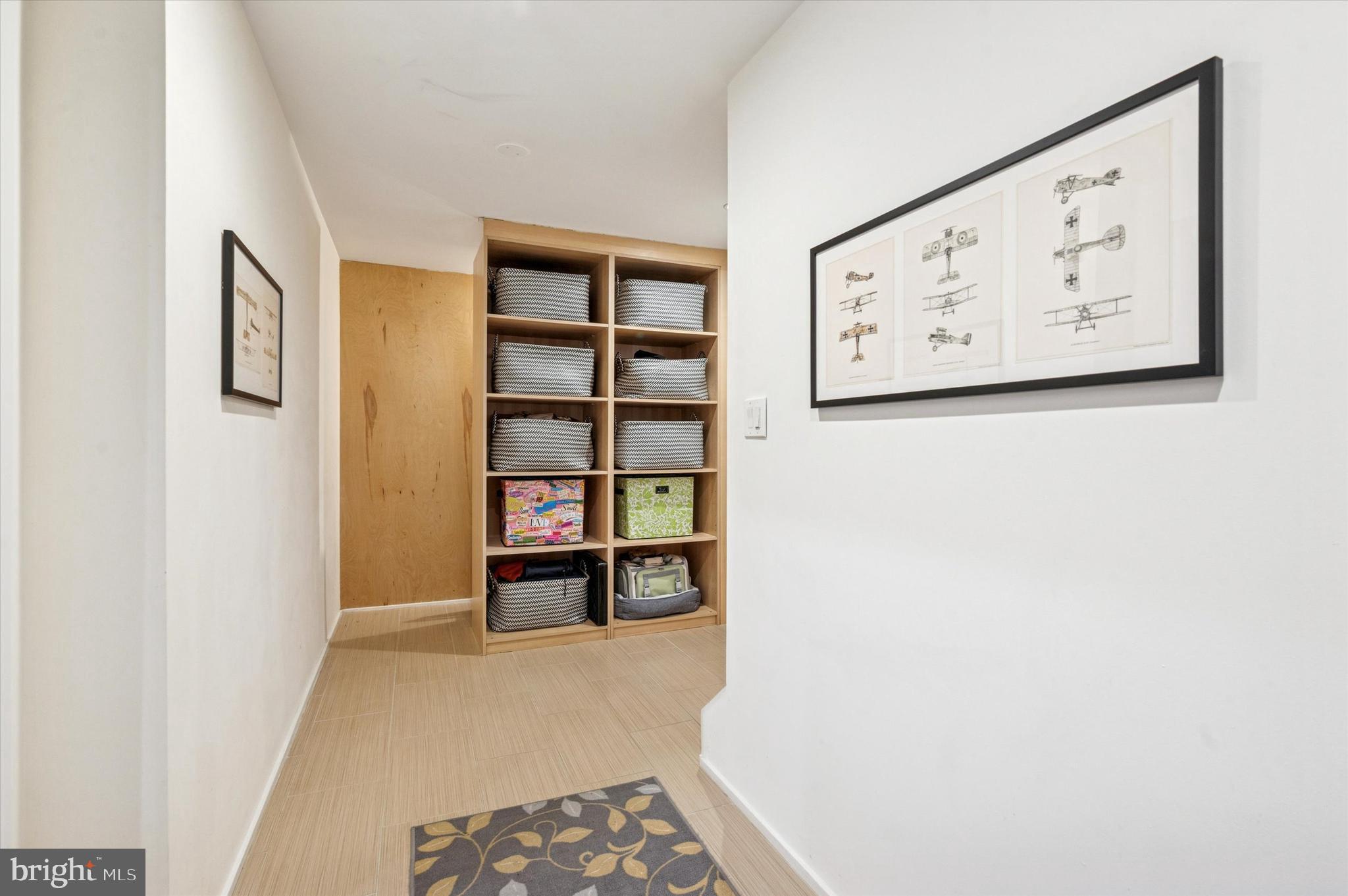 953 N AMERICAN STREET