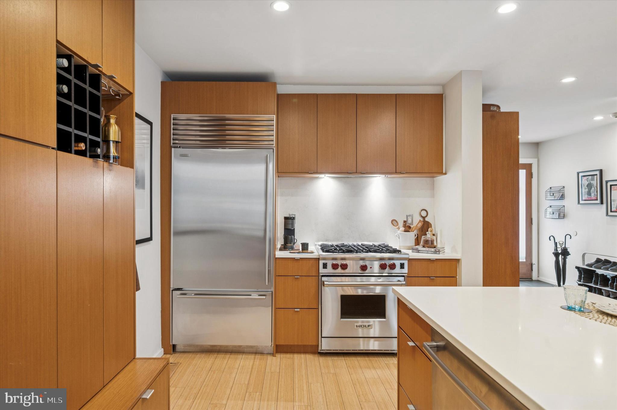 953 N AMERICAN STREET