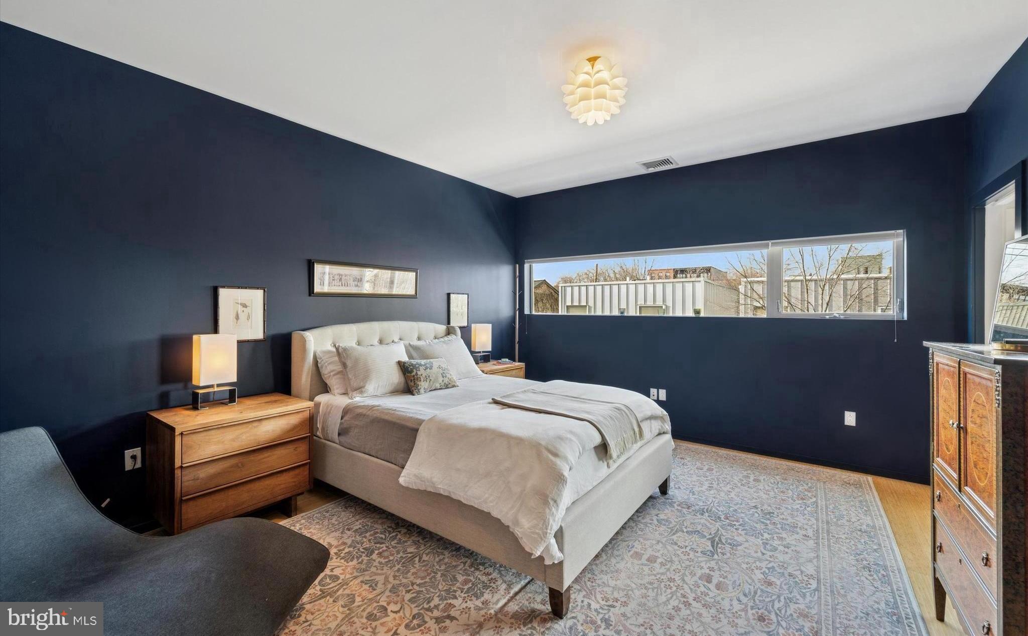 953 N AMERICAN STREET