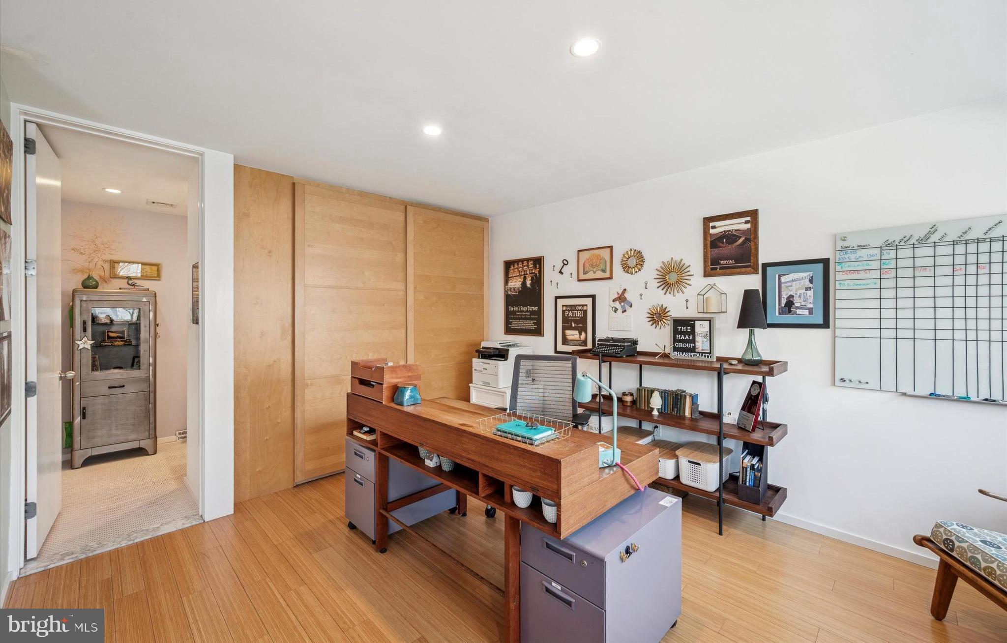 953 N AMERICAN STREET