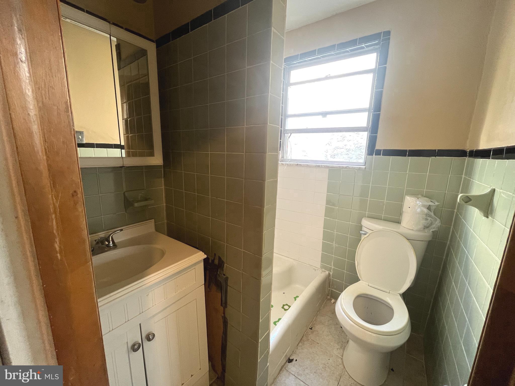 2526 S JUNIPER STREET