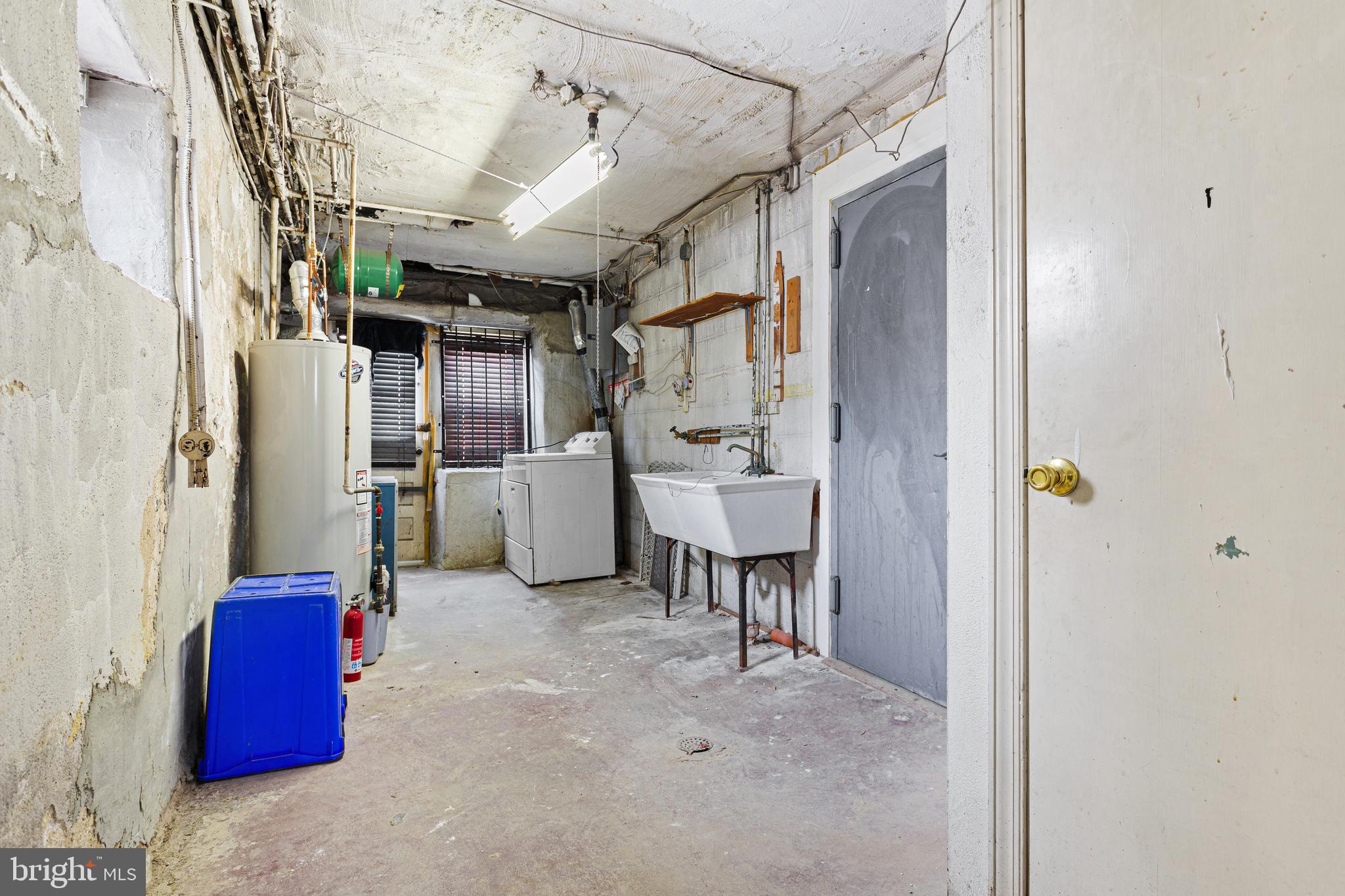 4931 WOODCREST AVENUE