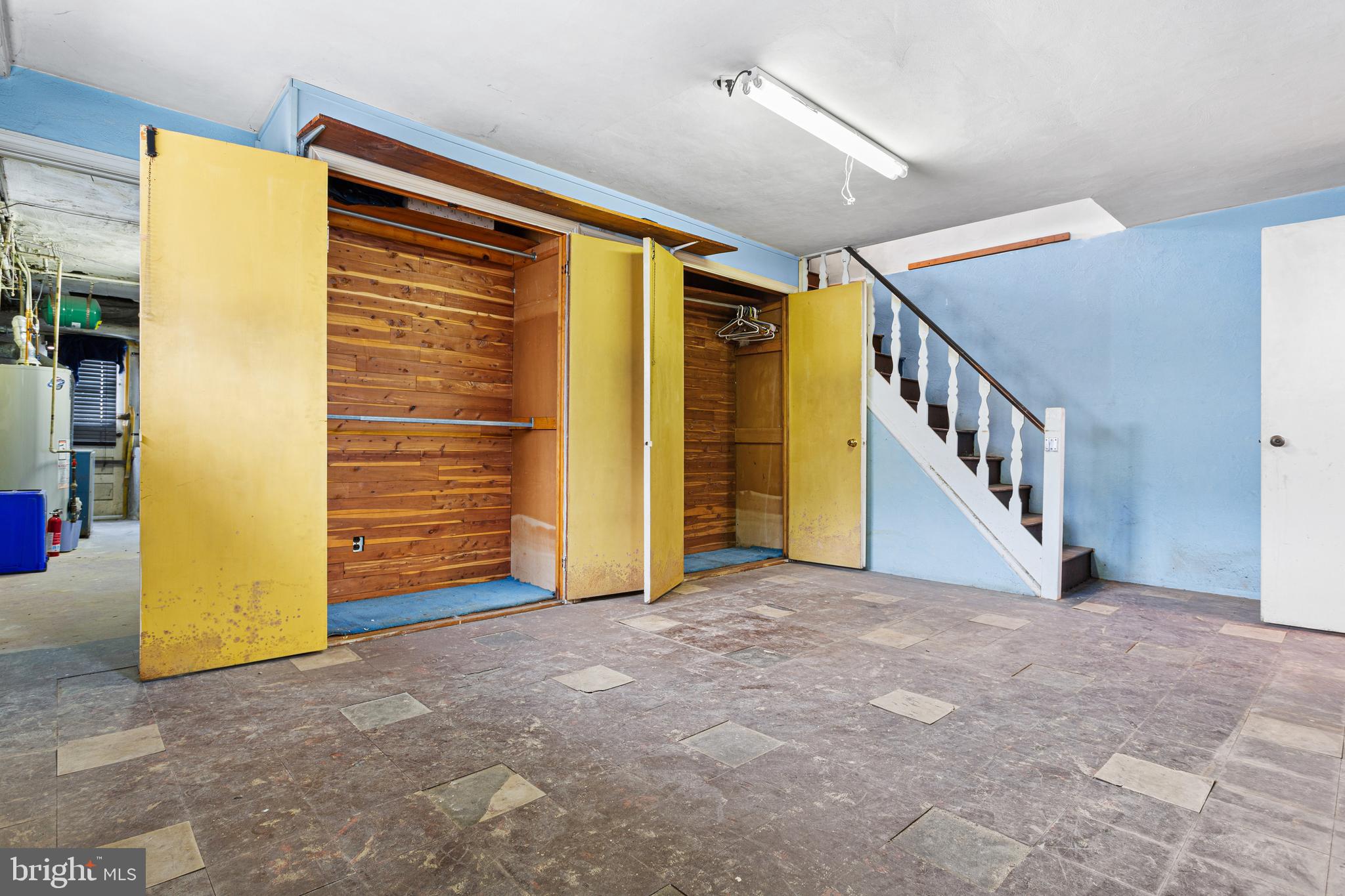 4931 WOODCREST AVENUE