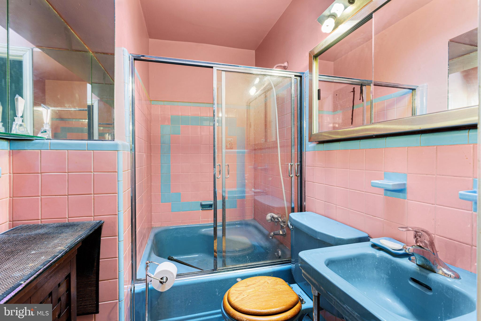 4931 WOODCREST AVENUE