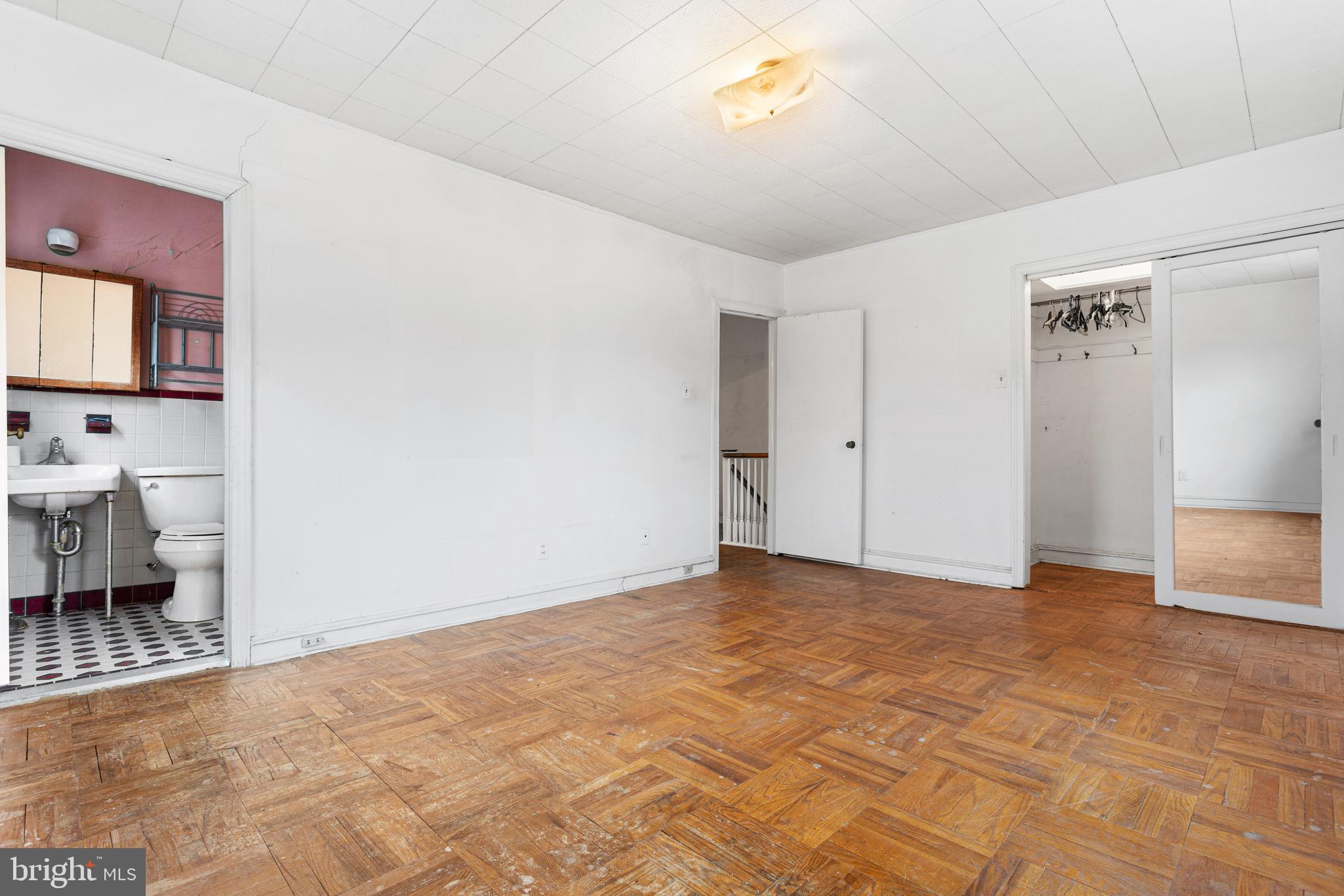 4931 WOODCREST AVENUE