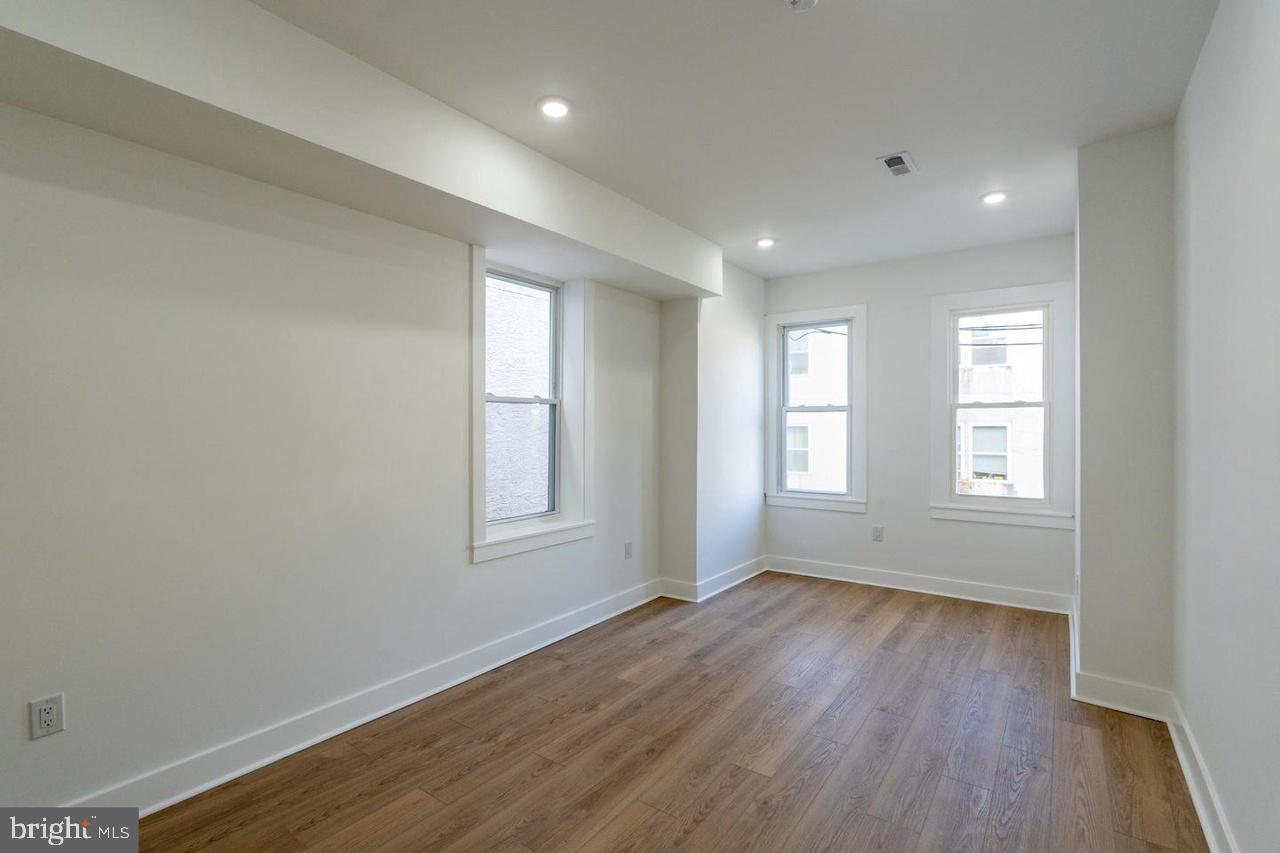 1824 N BOUVIER STREET