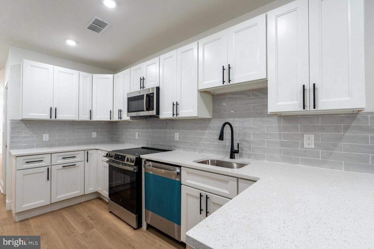 1824 N BOUVIER STREET