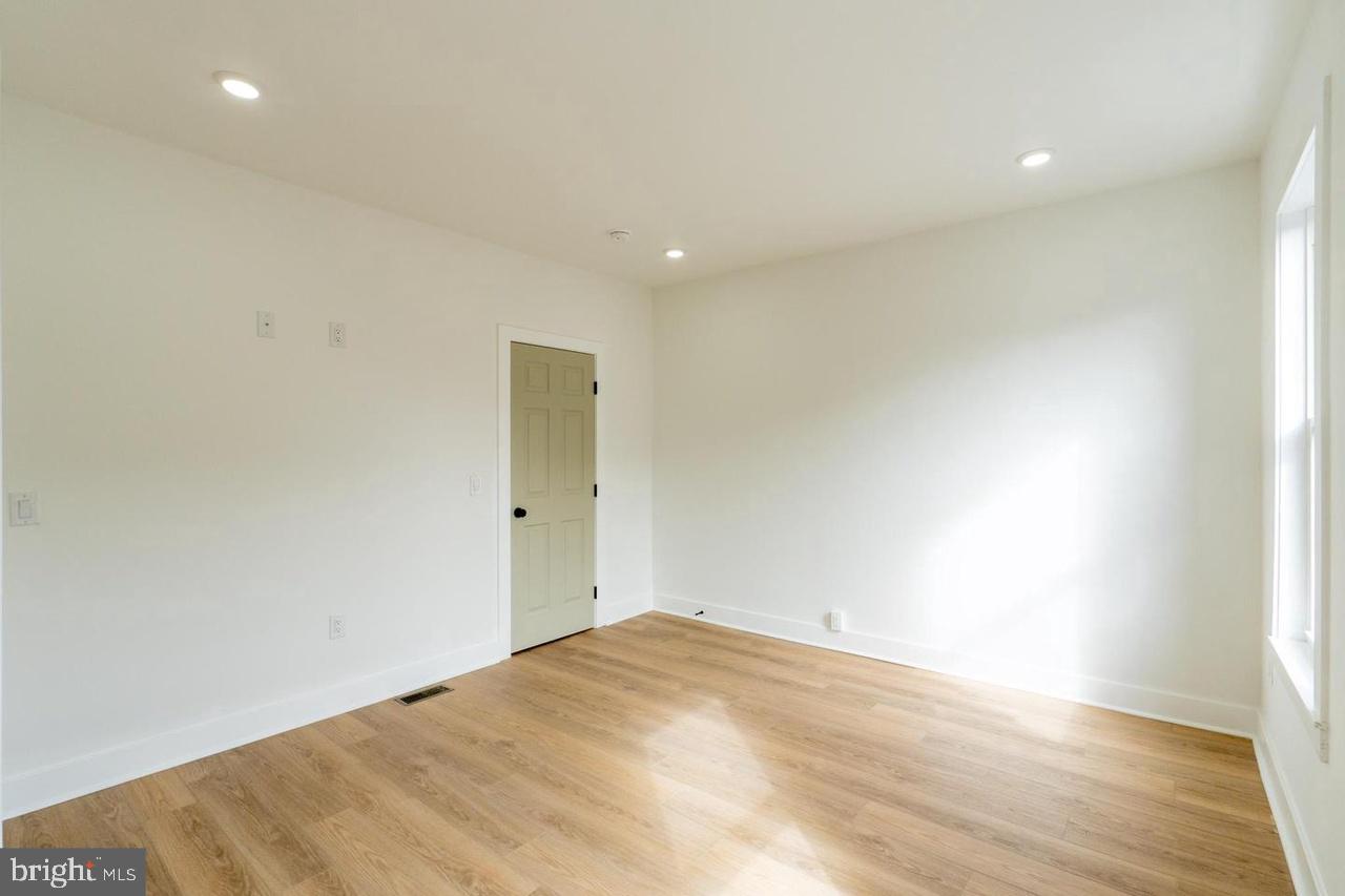 1824 N BOUVIER STREET