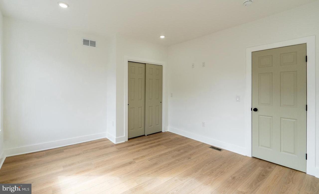 1824 N BOUVIER STREET