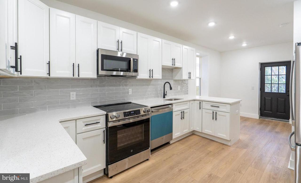 1824 N BOUVIER STREET