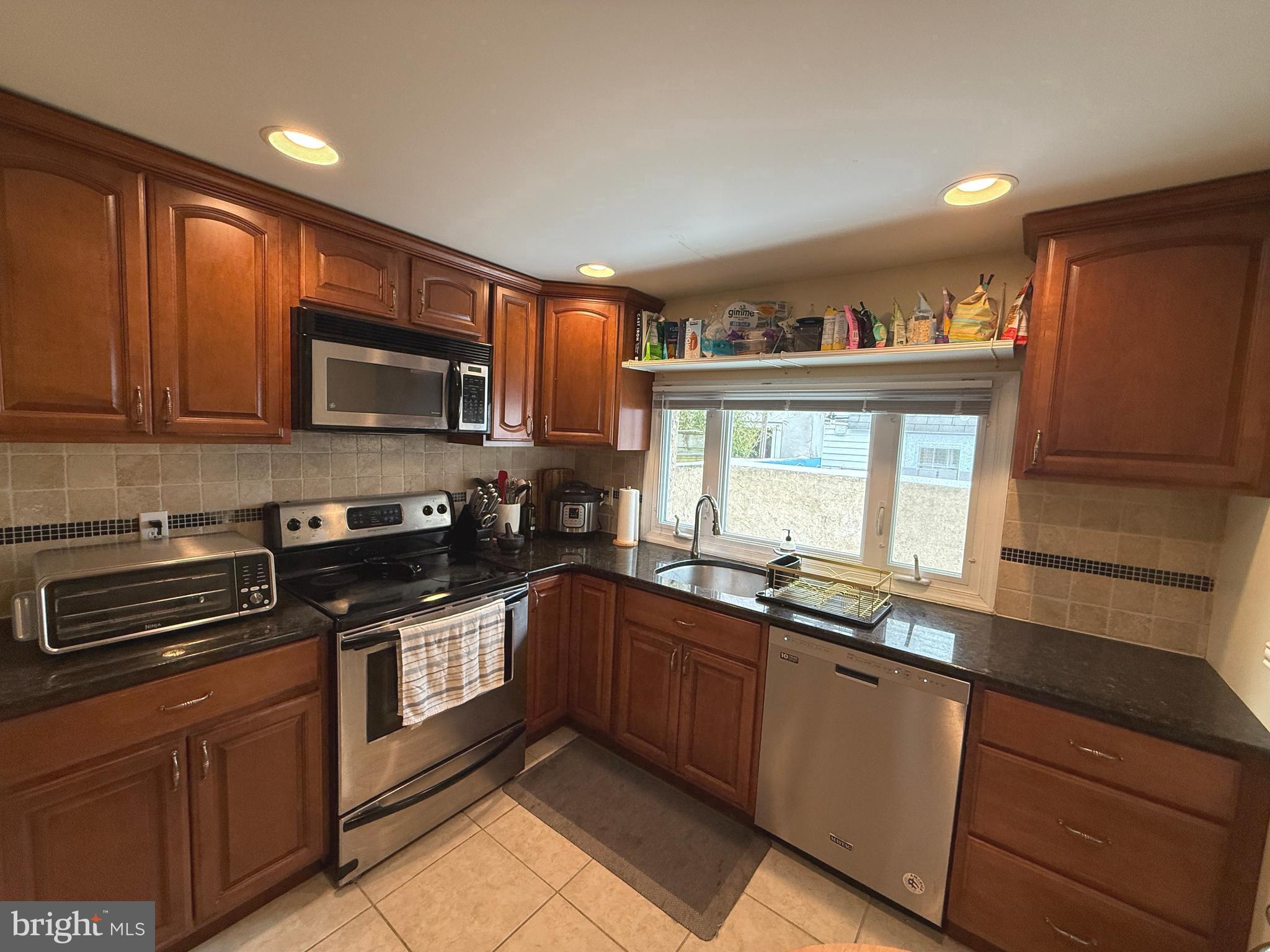 614 S LECOUNT STREET