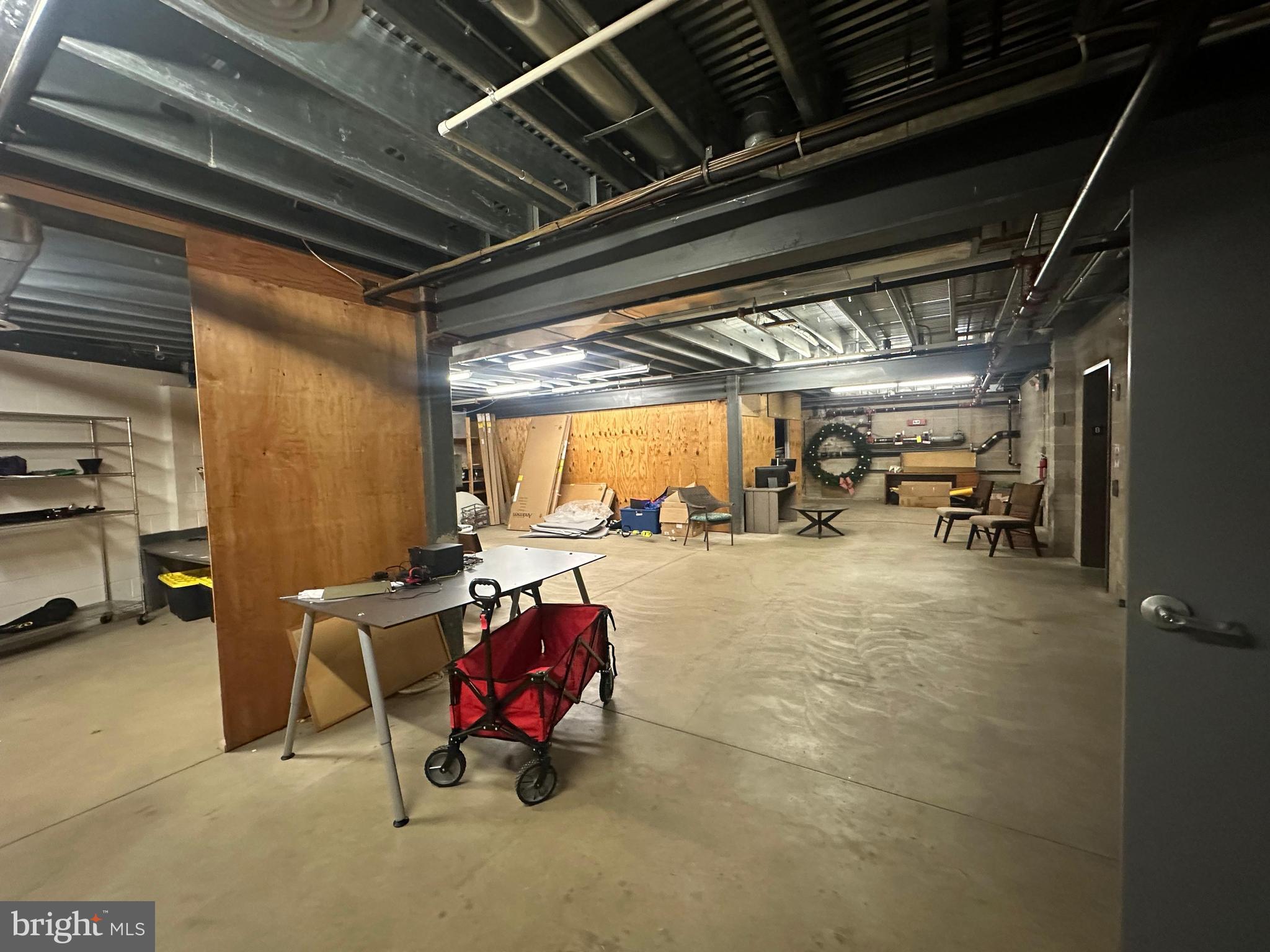 1437 W PASSYUNK AVENUE