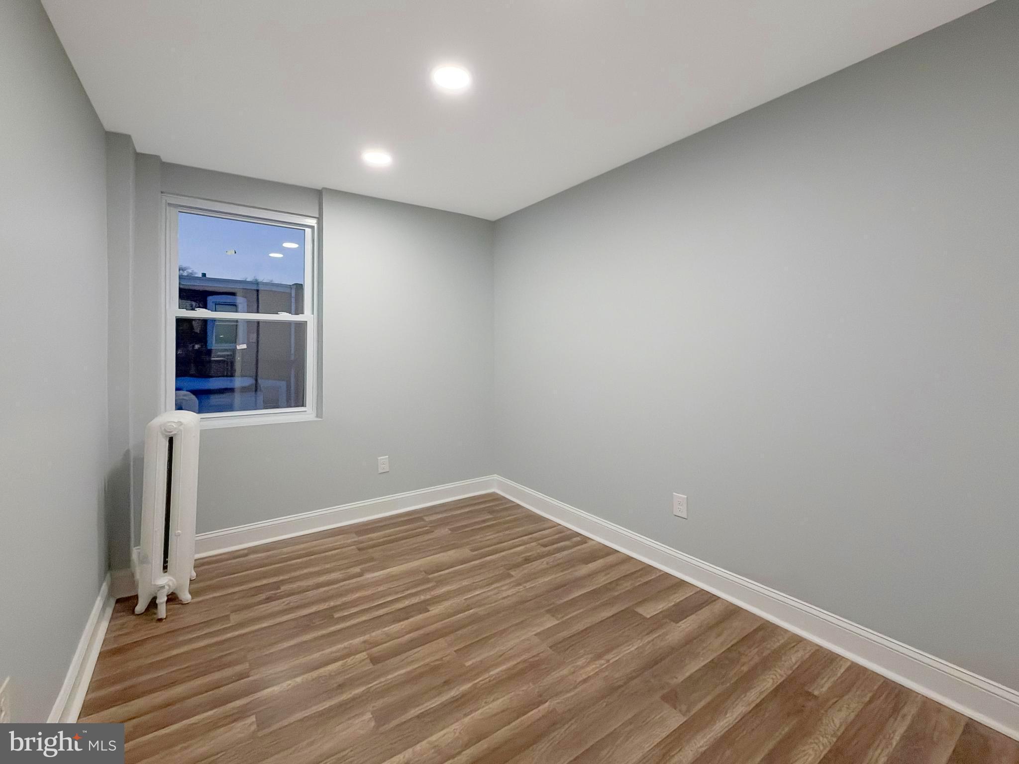 1129 E STAFFORD STREET