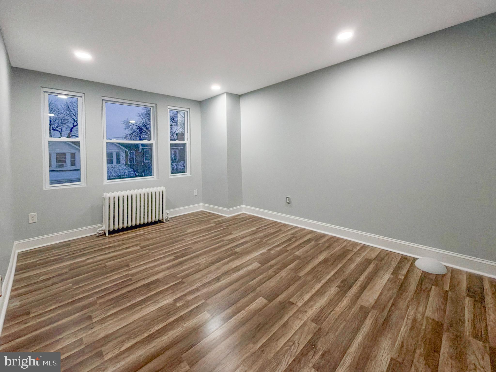 1129 E STAFFORD STREET