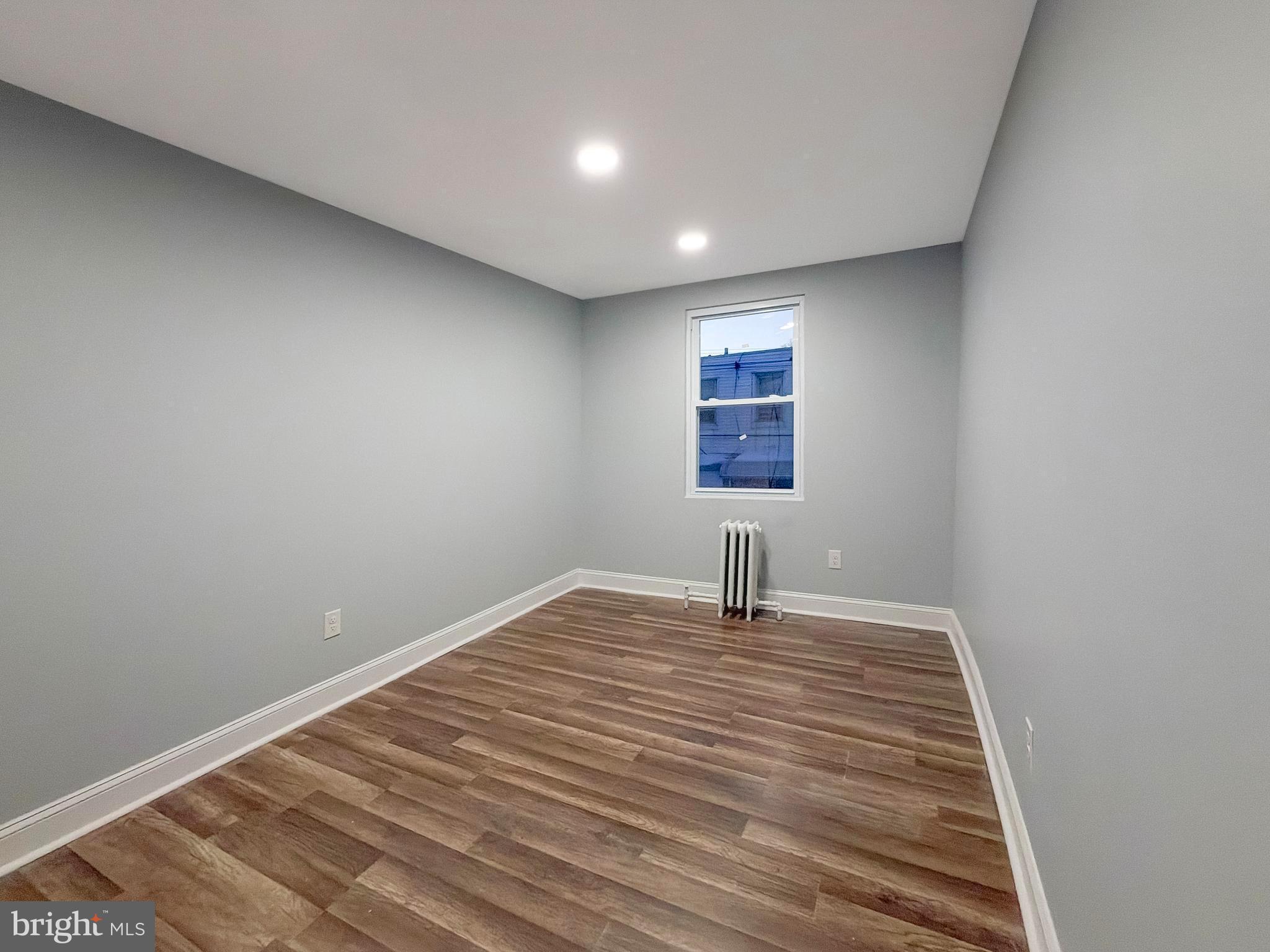 1129 E STAFFORD STREET