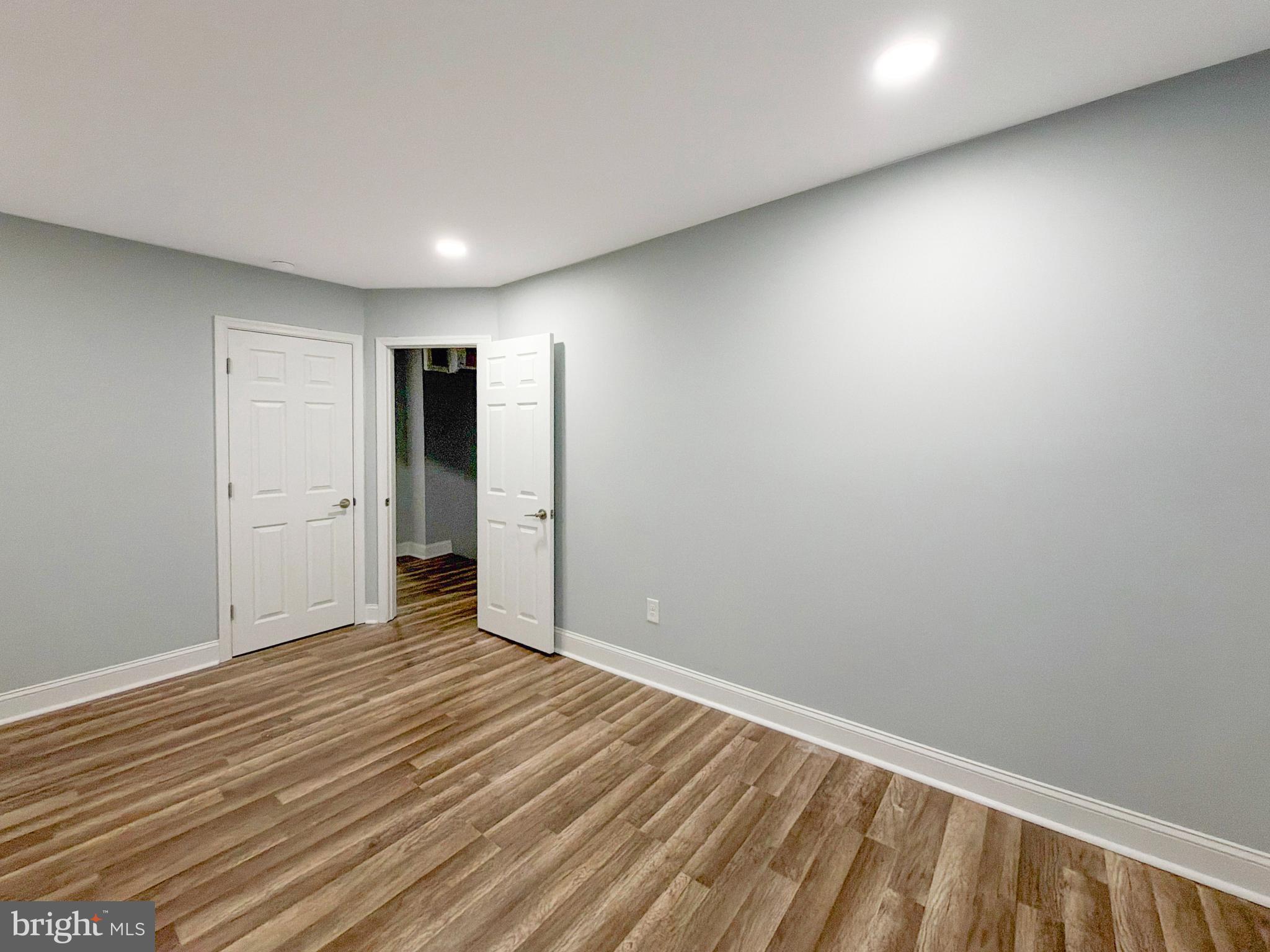 1129 E STAFFORD STREET