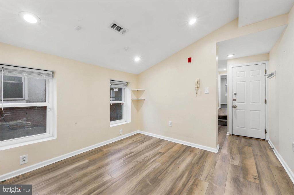 33 S 19TH STREET 3RD FLOOR