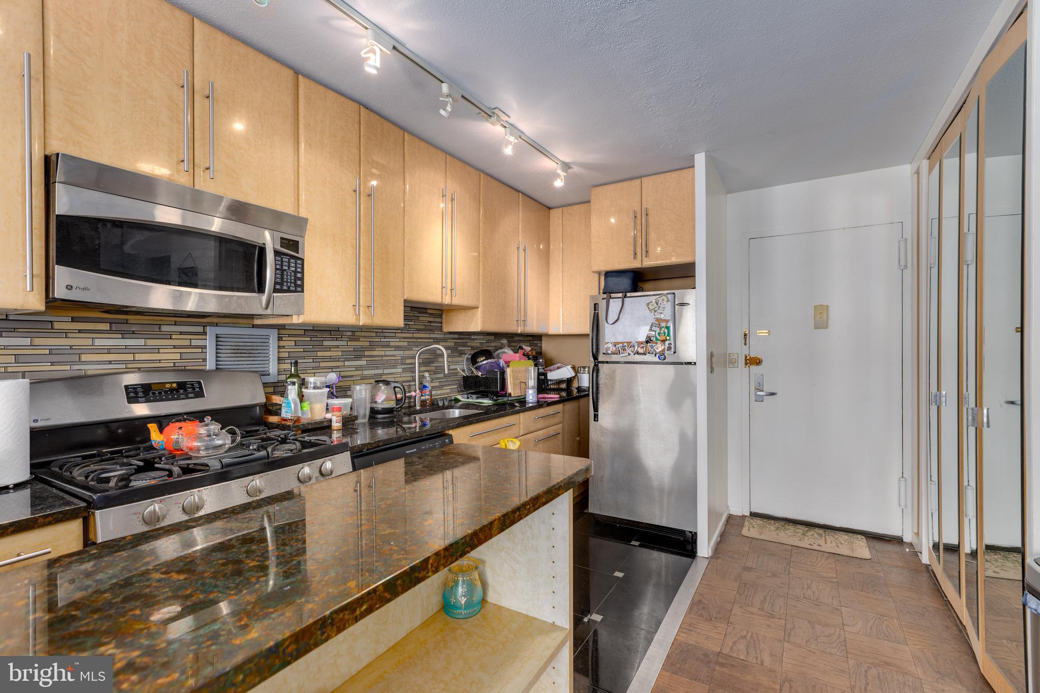 210 LOCUST STREET 10FW