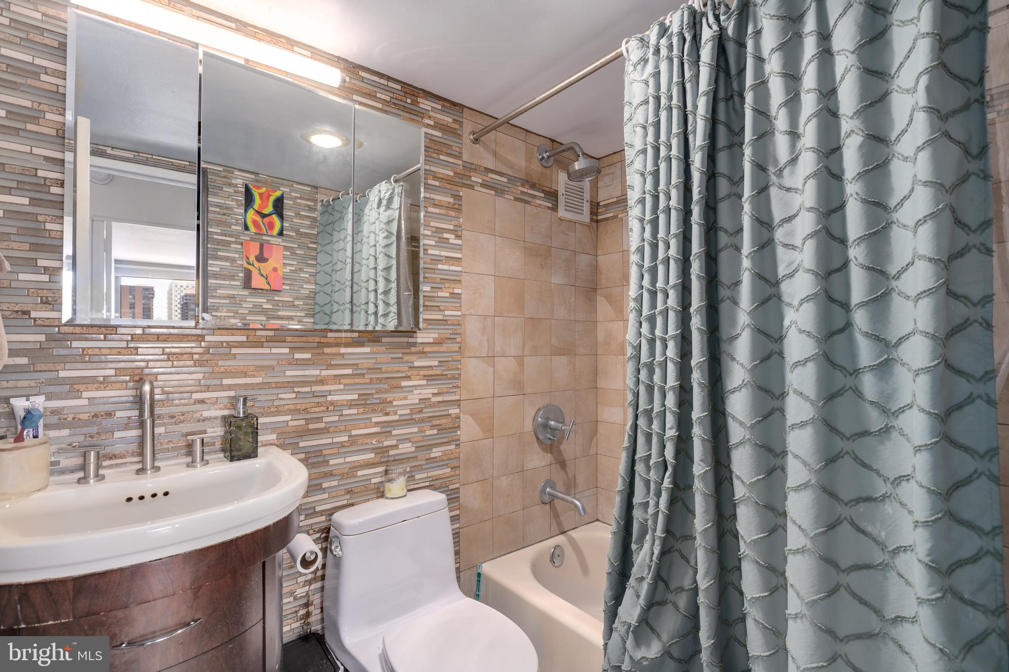 210 LOCUST STREET 10FW