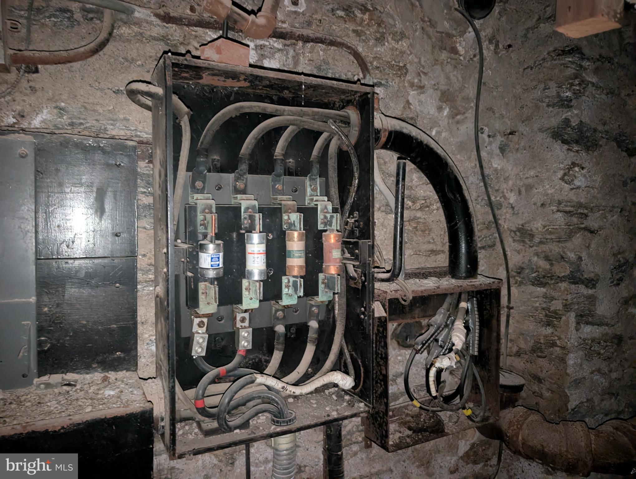 5621 GERMANTOWN AVENUE 25