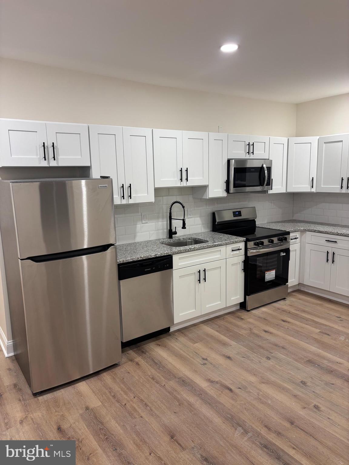 137 W WASHINGTON LANE 3