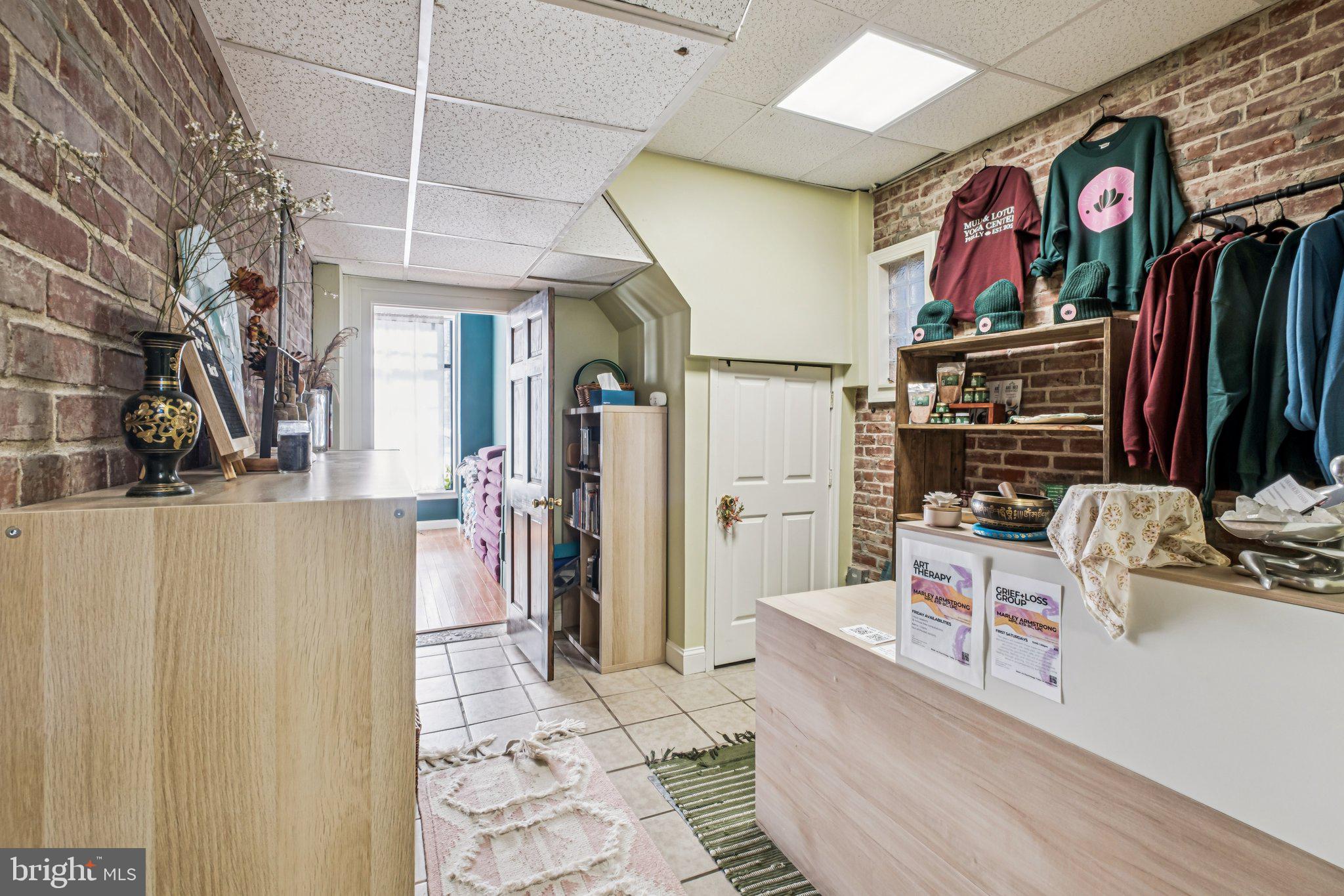 231 W COULTER STREET 33