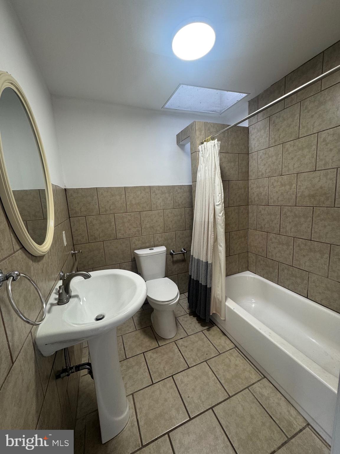 231 W COULTER STREET 33