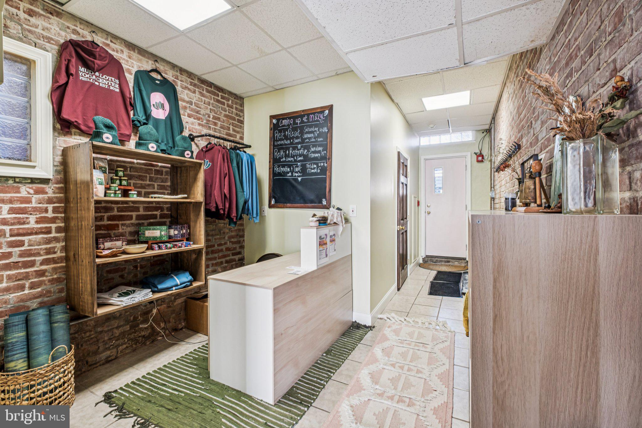 231 W COULTER STREET 33