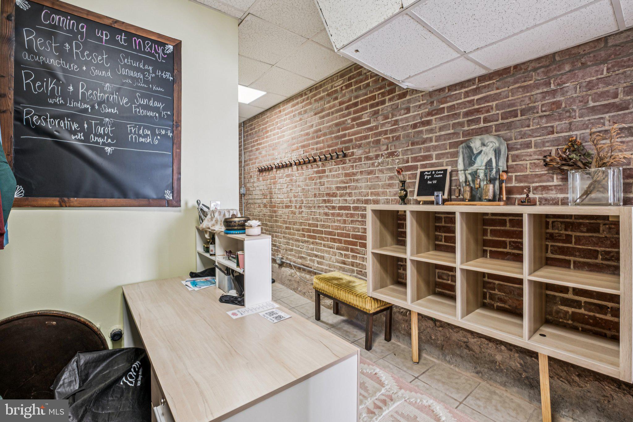 231 W COULTER STREET 33