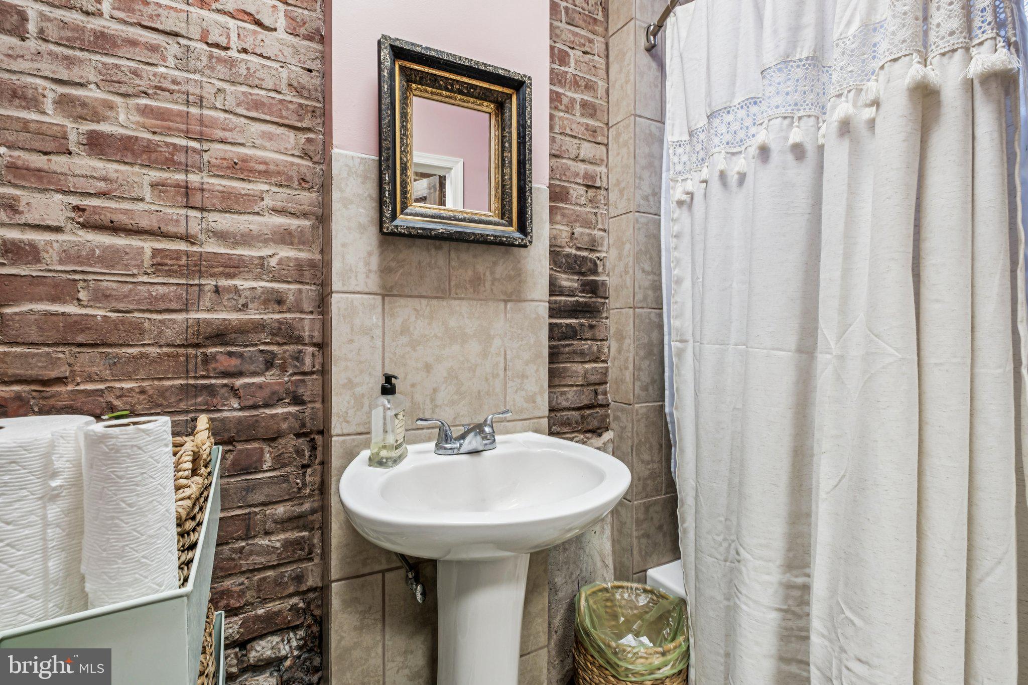 231 W COULTER STREET 33