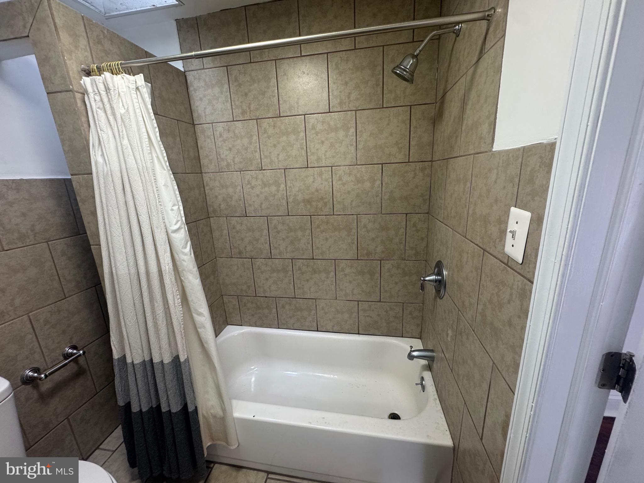 231 W COULTER STREET 33