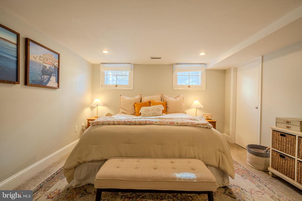 2302 SPRUCE STREET 00 1
