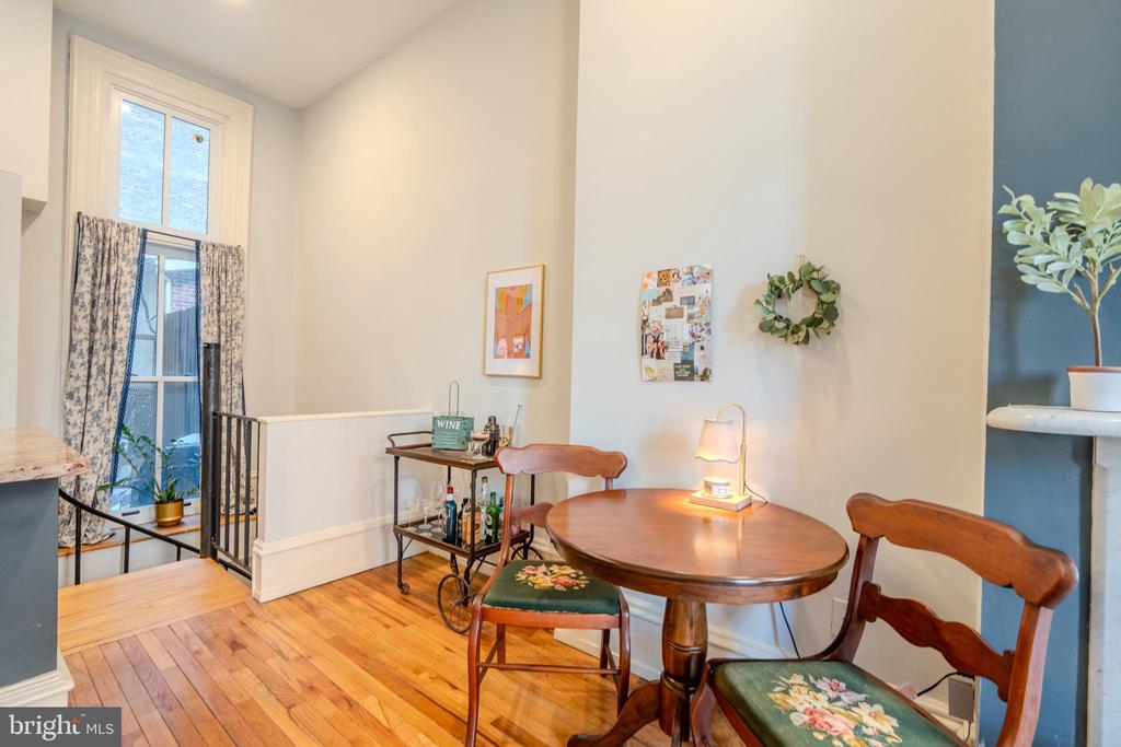 2302 SPRUCE STREET 00 1