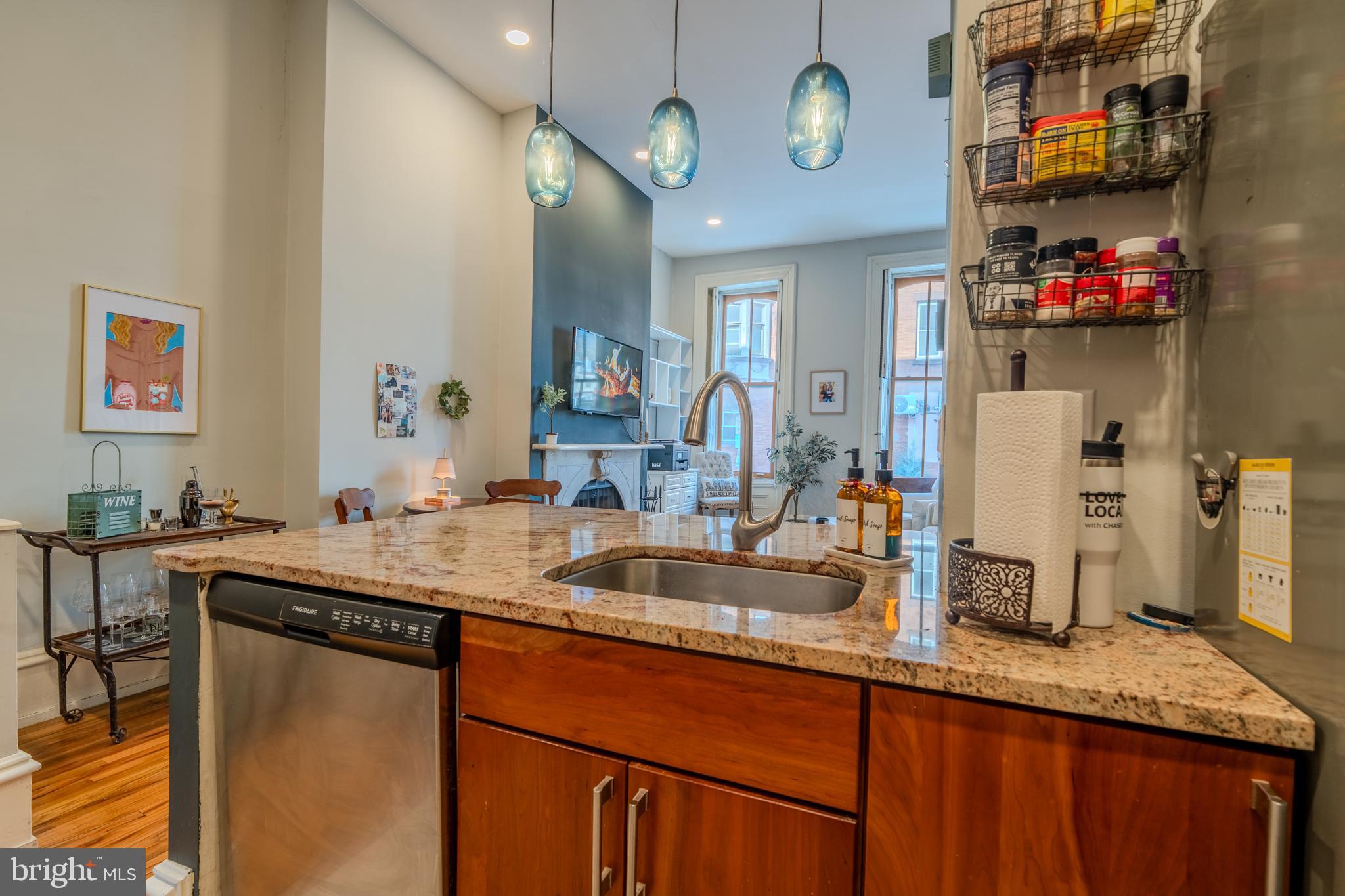 2302 SPRUCE STREET 00 1