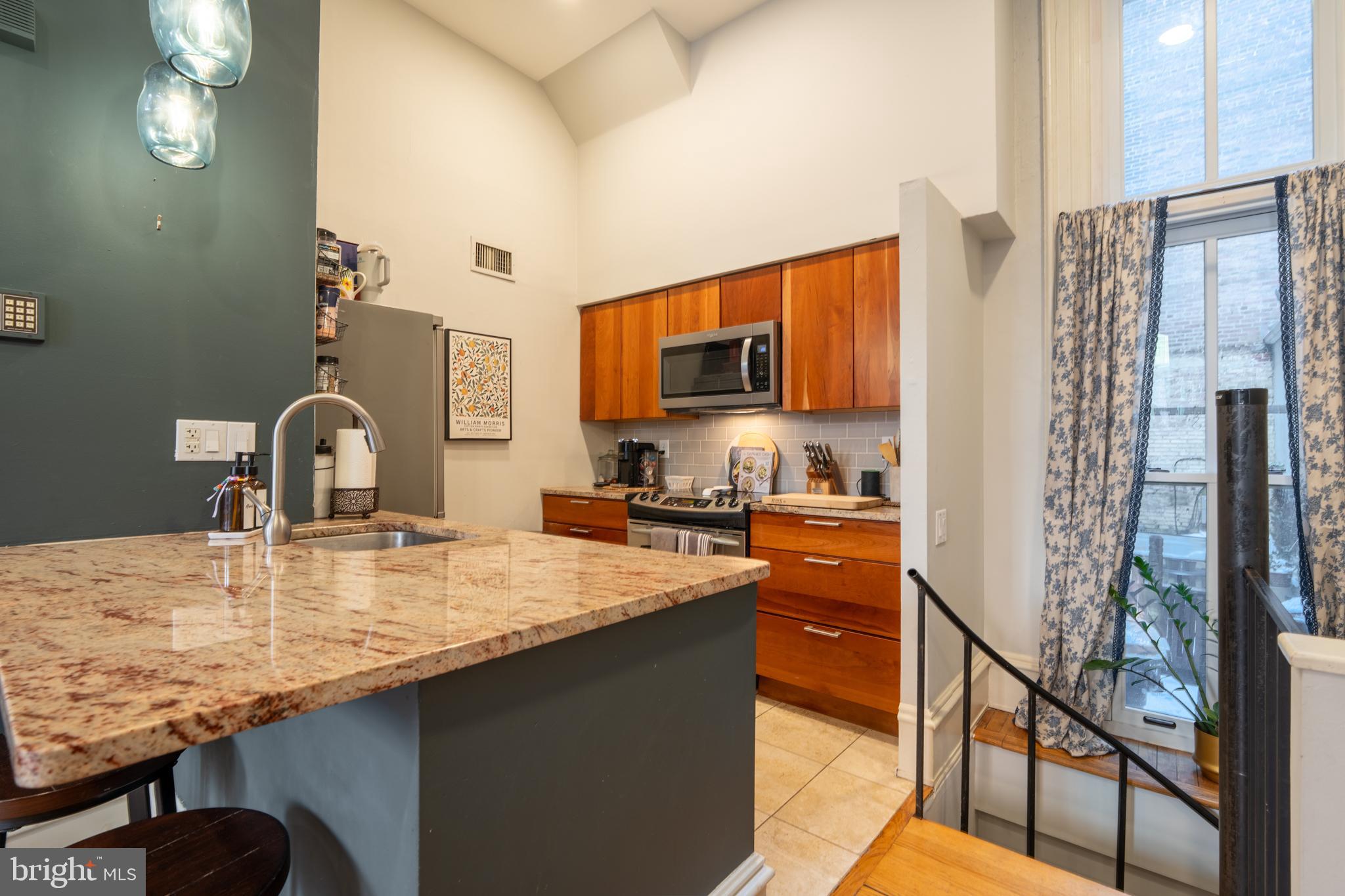 2302 SPRUCE STREET 00 1