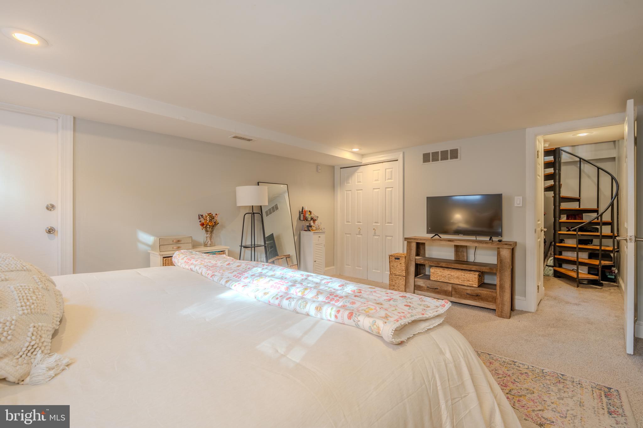 2302 SPRUCE STREET 00 1