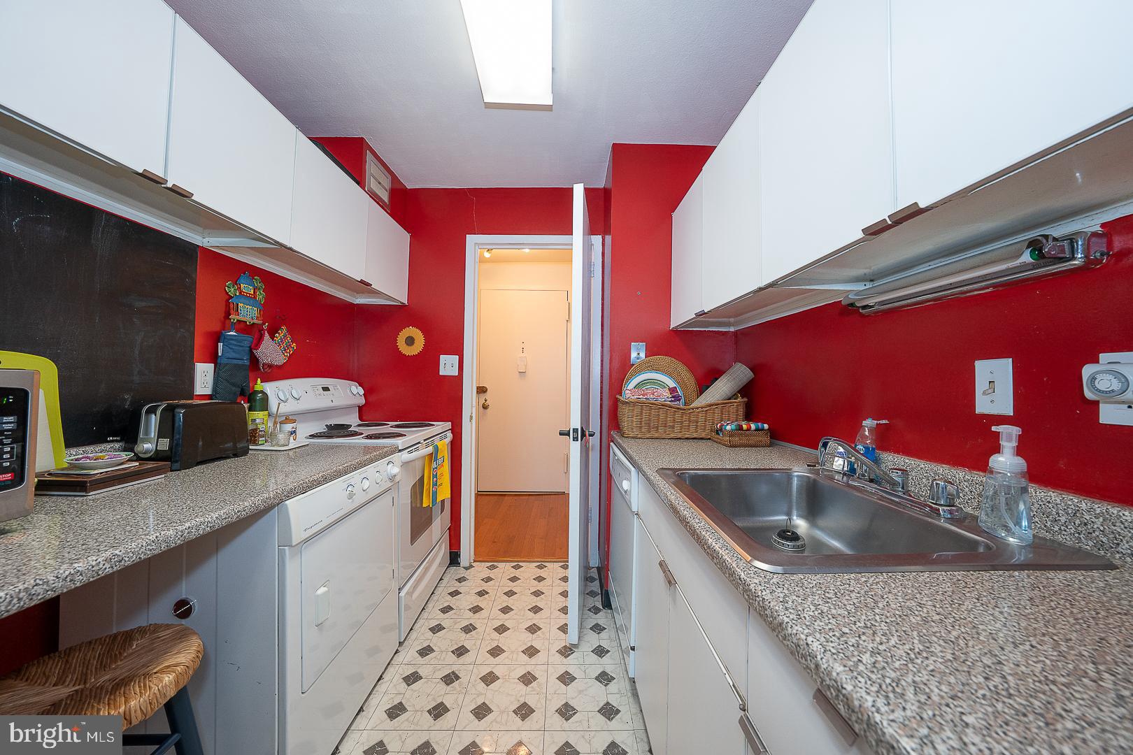 1919 CHESTNUT STREET 2703