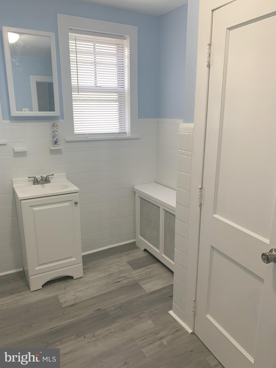 2982 E THOMPSON STREET