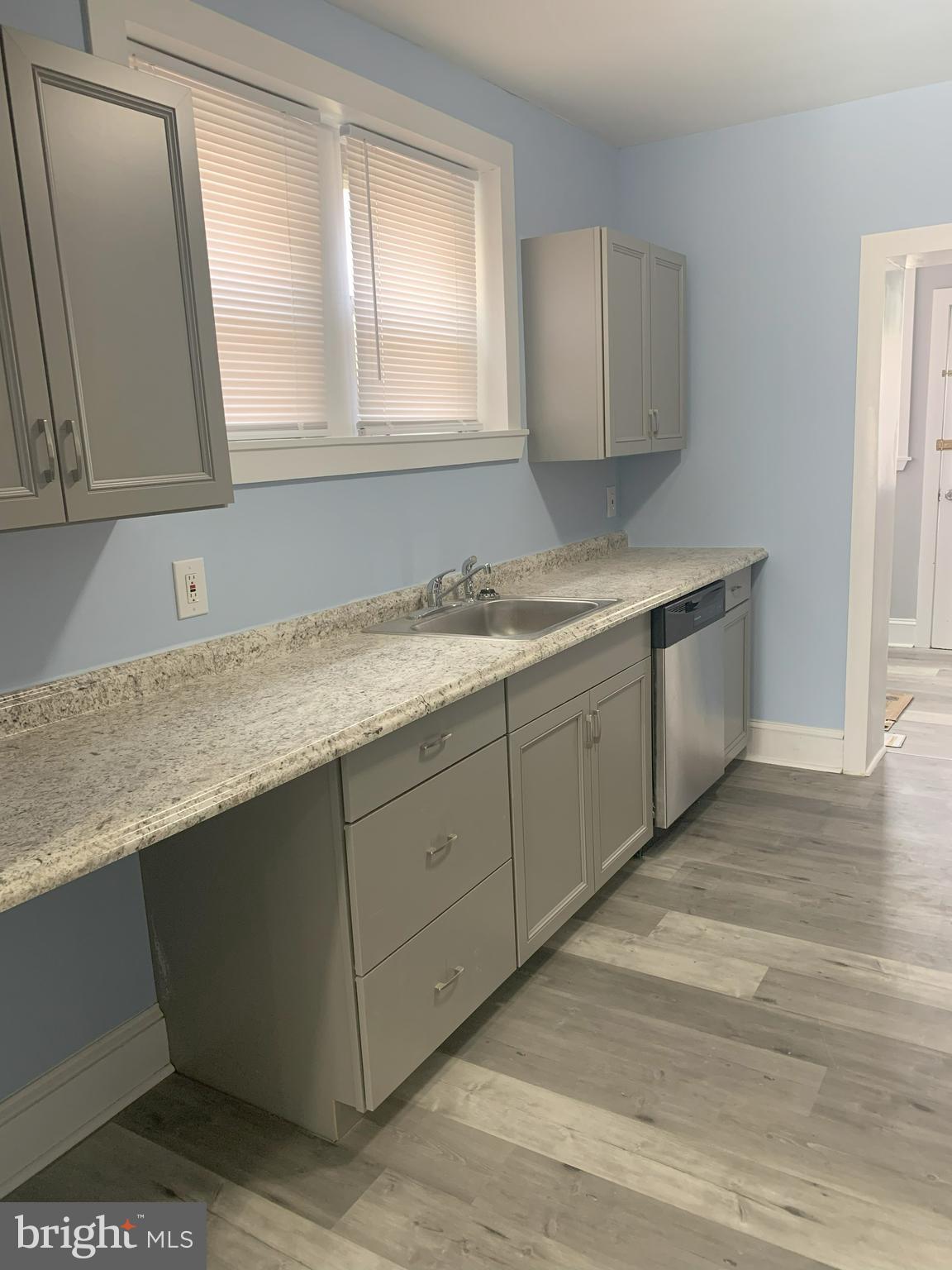 2982 E THOMPSON STREET