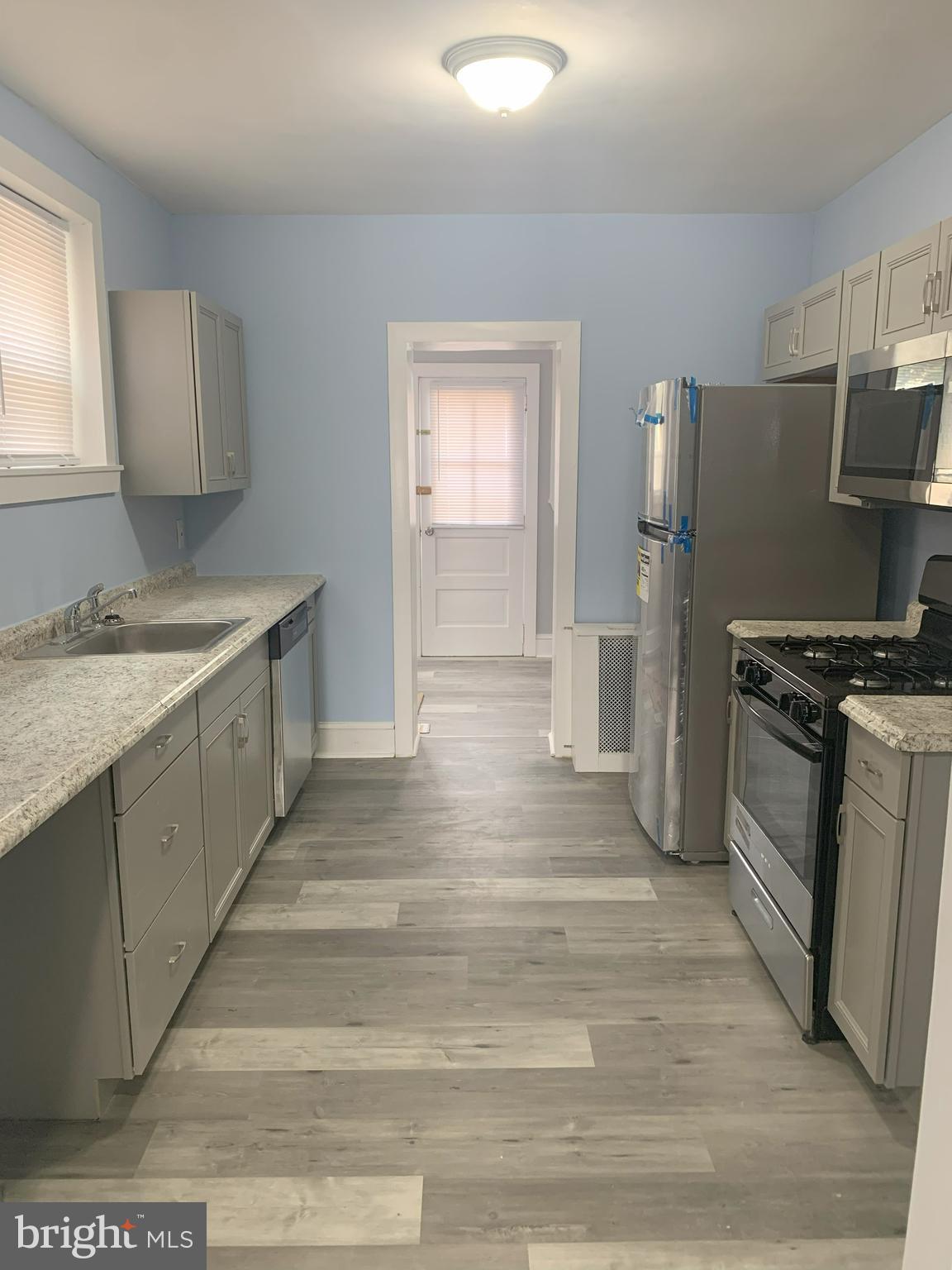 2982 E THOMPSON STREET