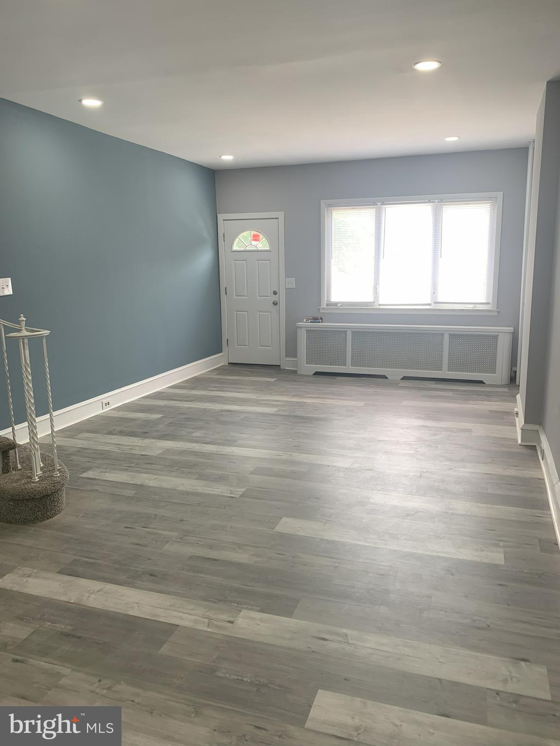 2982 E THOMPSON STREET