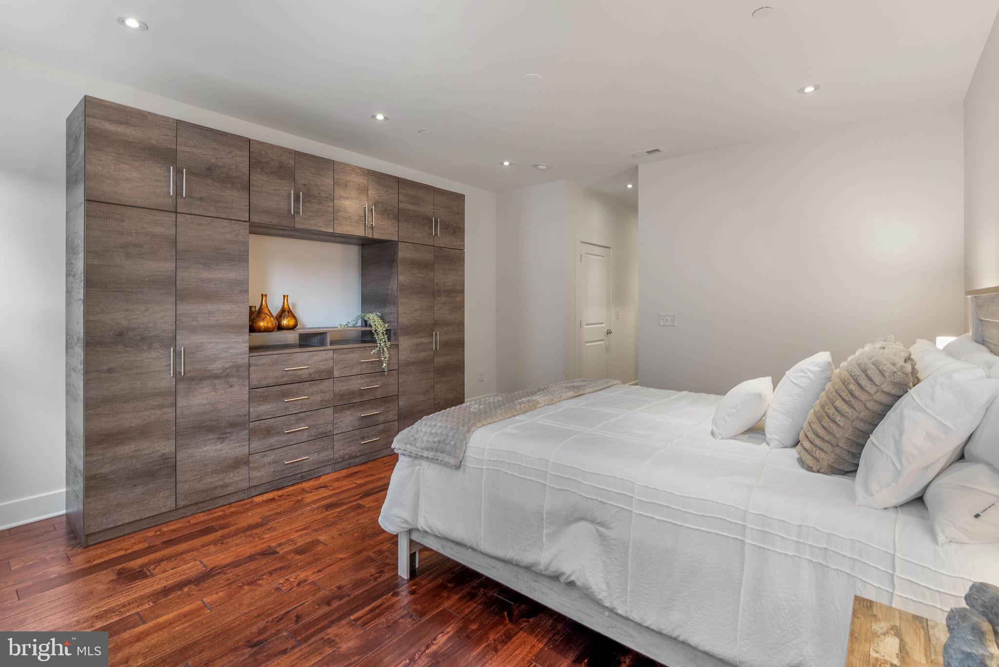 512 S FRONT STREET 14 2