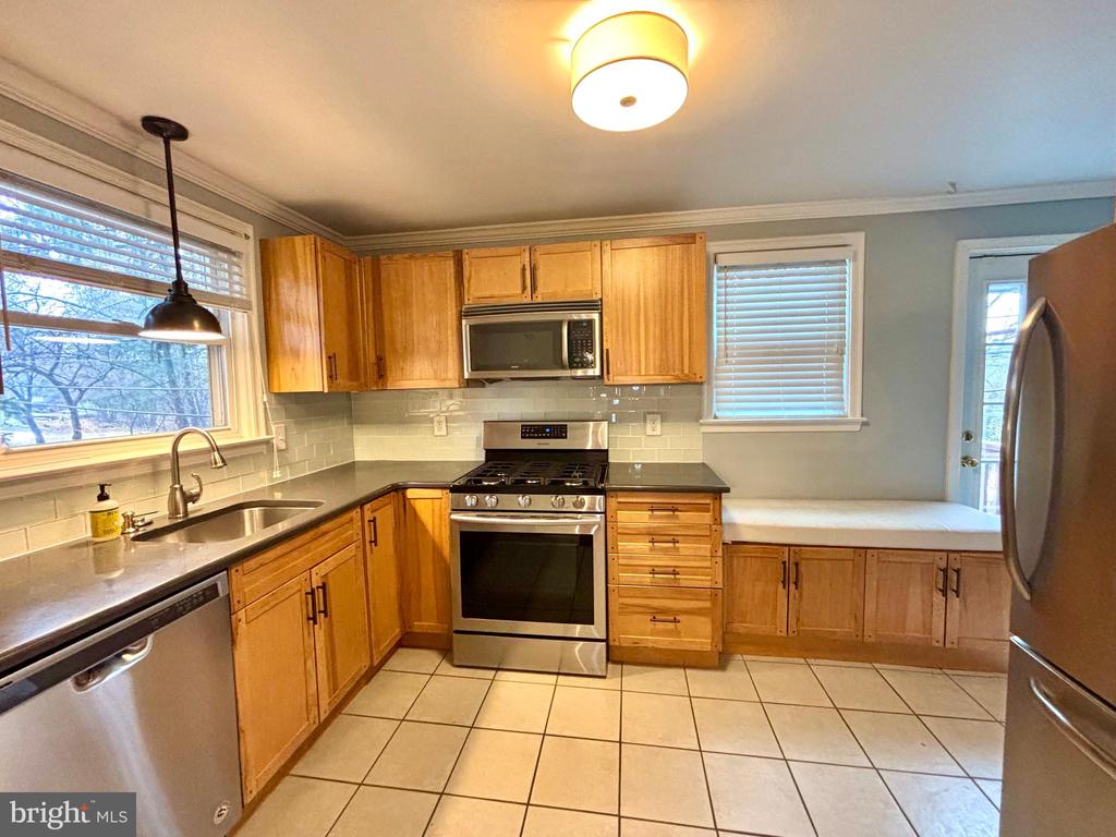 546 OVERLOOK ROAD