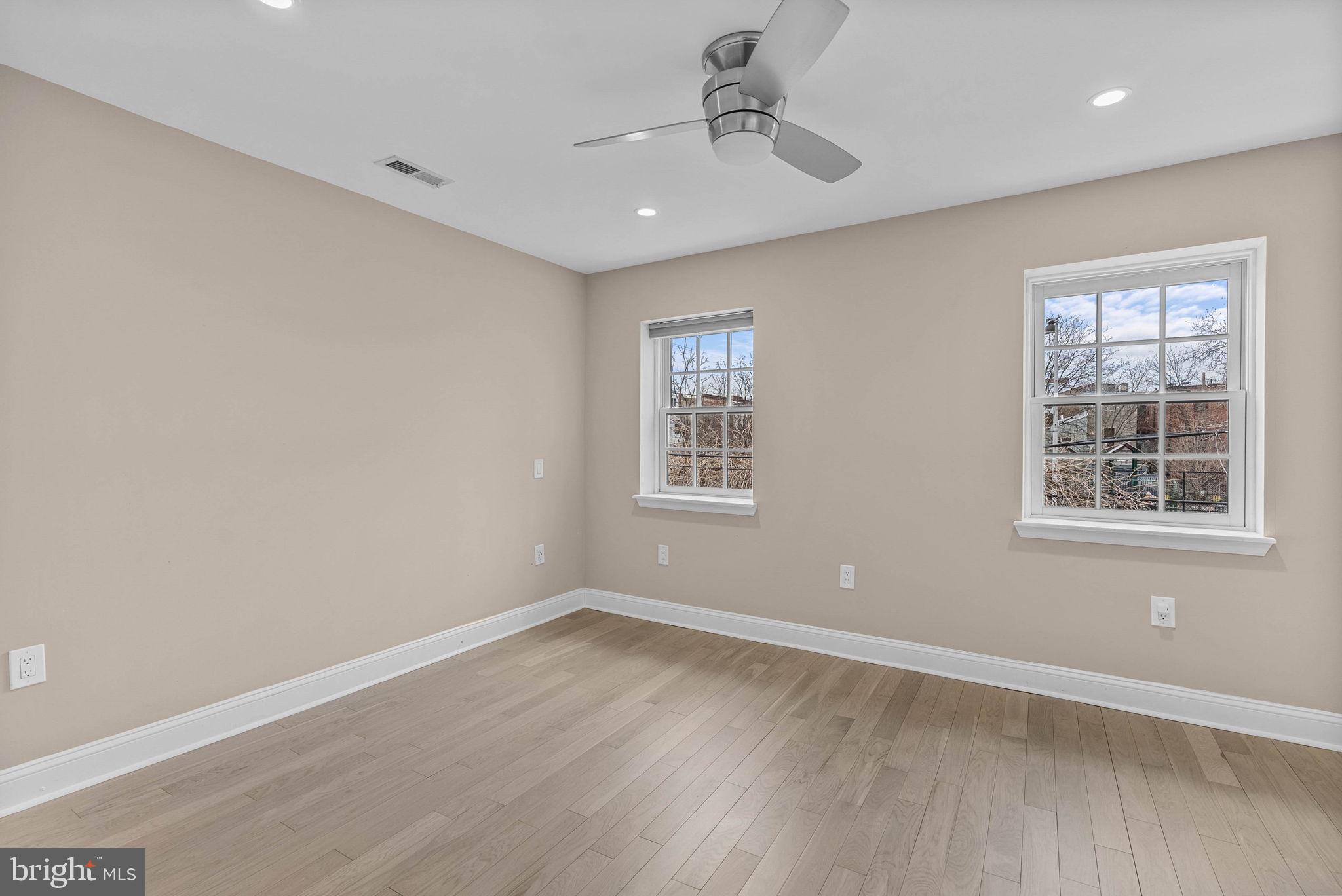 804 S LAWRENCE STREET