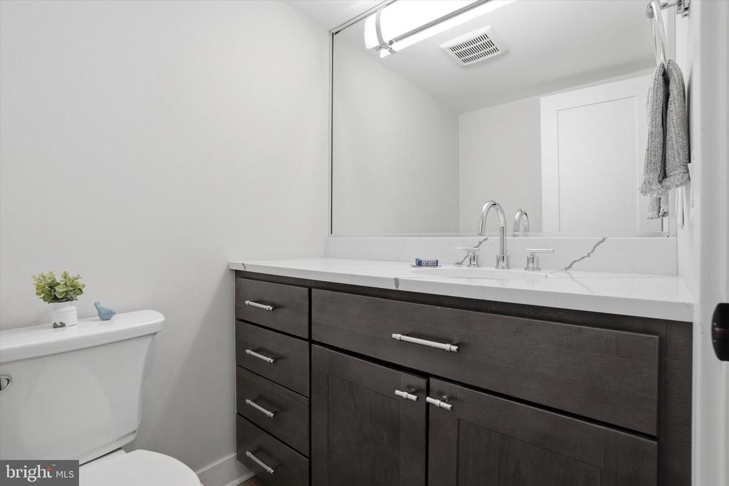 241 S 6TH ST 1304F