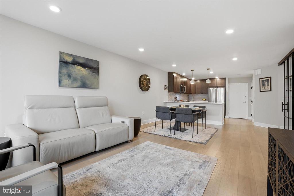 241 S 6TH ST 1304F