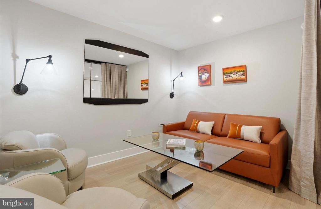 241 S 6TH ST 1304F