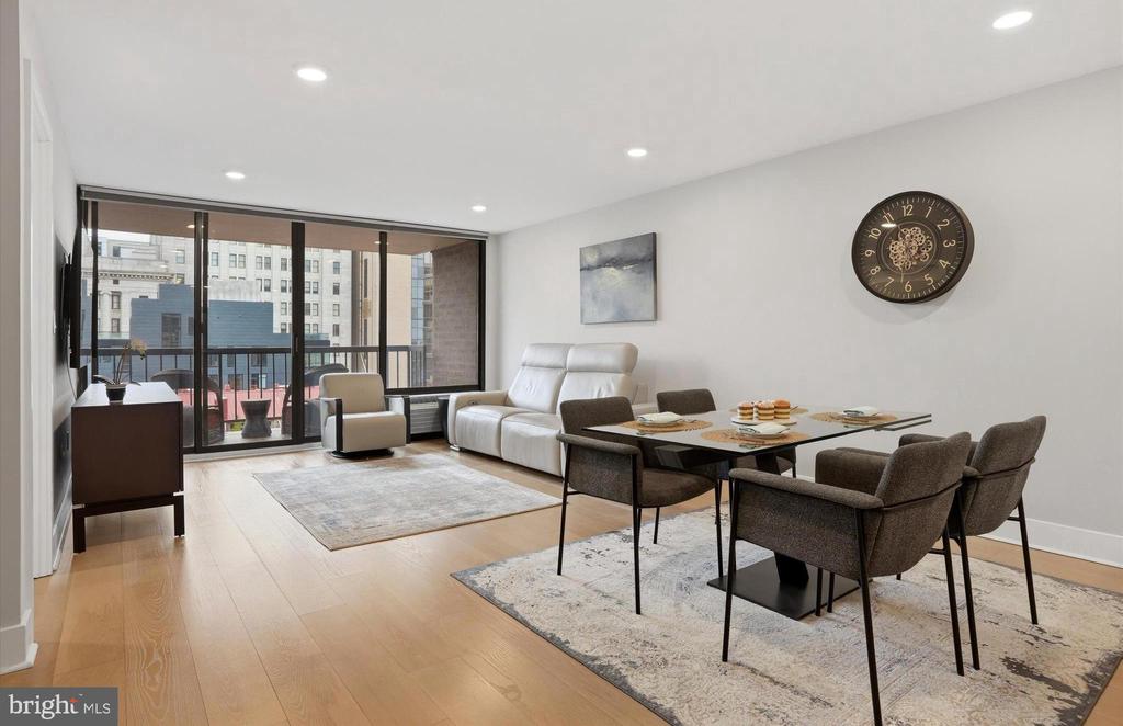 241 S 6TH ST 1304F
