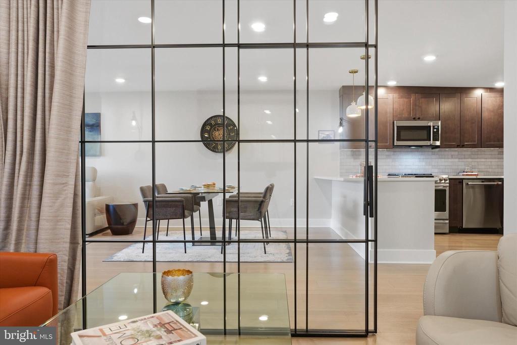 241 S 6TH ST 1304F